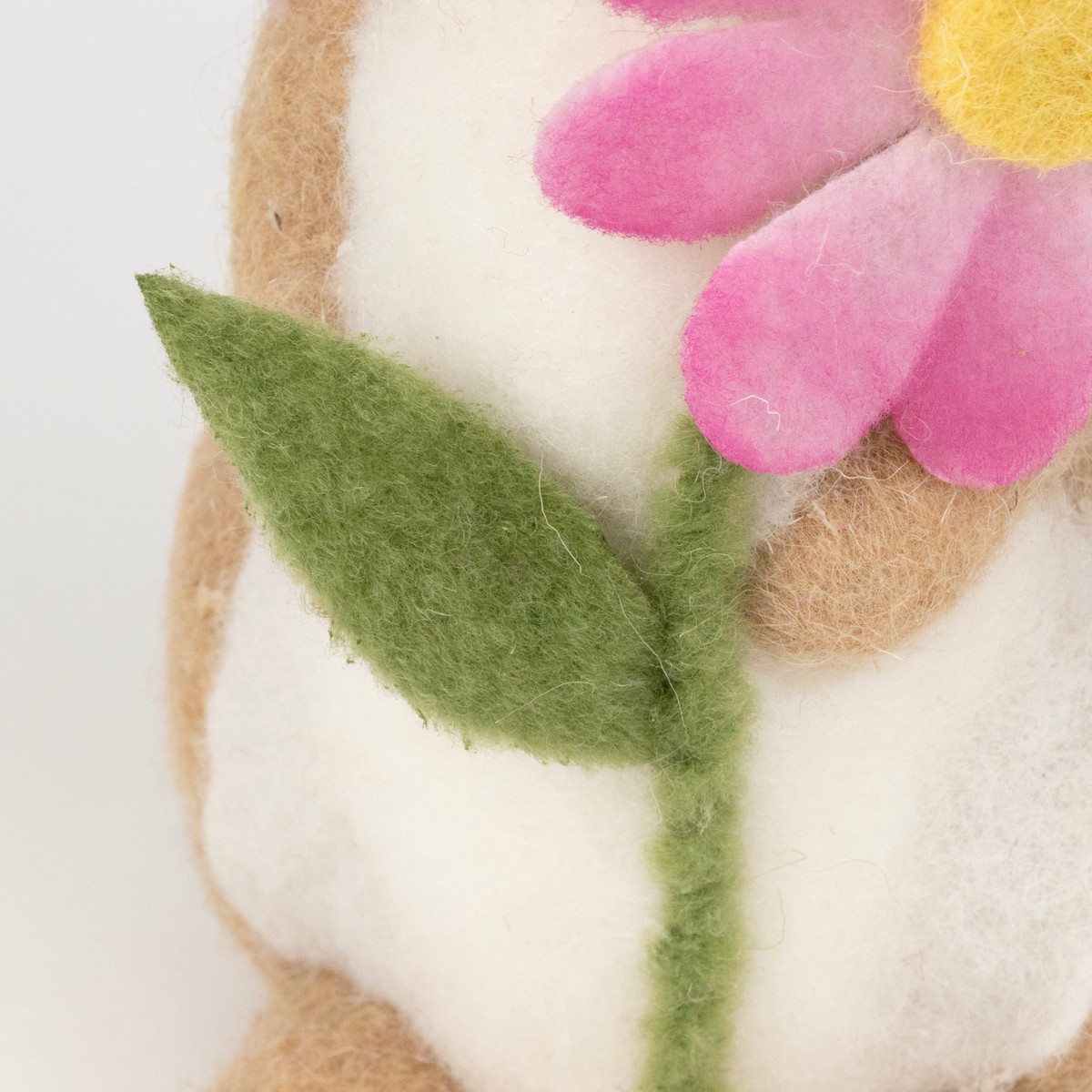 Сувенир Кролик (пенопласт/текстиль), H29x17x13см, коричневый/розовый в интернет-магазине флористических аксессуаров Азалия Декор