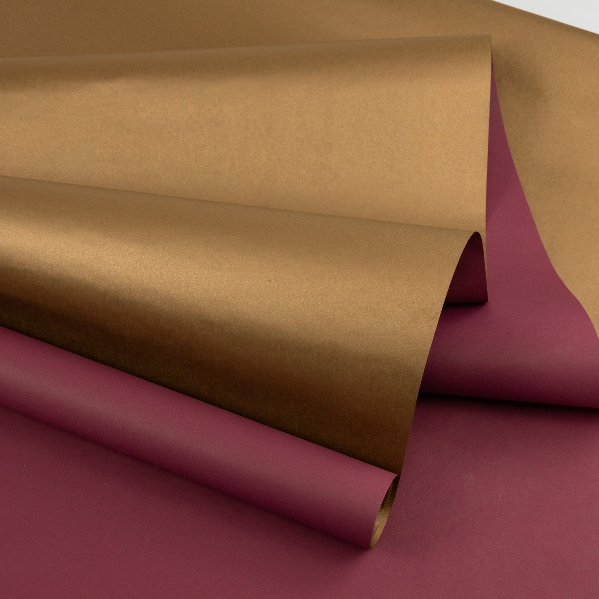 Бумага упаковочная крафт двусторонняя 60гр, 68 см 10 м, золотой/бордовый в интернет-магазине флористических аксессуаров Азалия Декор