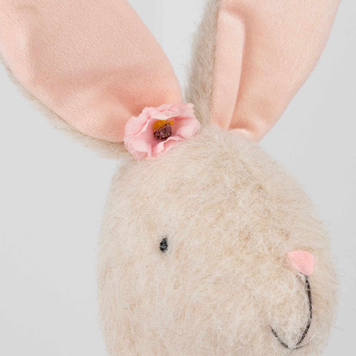 Сувенир Заяц (пенопласт/текстиль), H60x18х17см, кремовый/зеленый в интернет-магазине флористических аксессуаров Азалия Декор