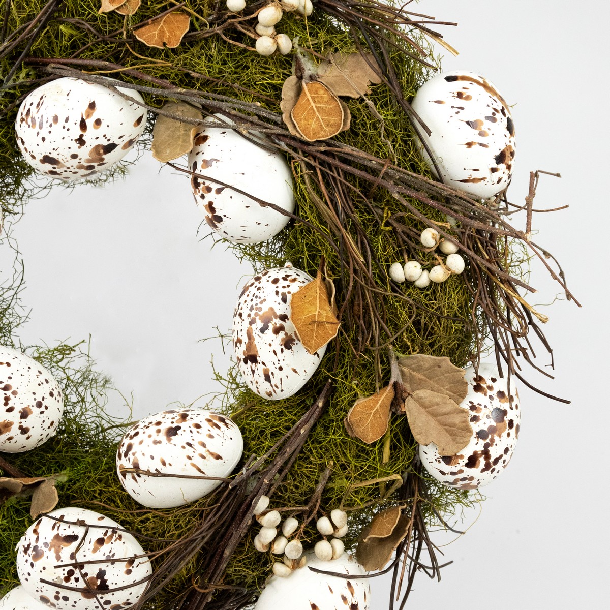 Венок с яйцами, D31см, коричневый/белый в интернет-магазине флористических аксессуаров Азалия Декор