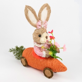 Сувенир Заяц Девочка в морковке (пенопласт/трава), 35х14хH36см, коричневый в интернет-магазине флористических аксессуаров Азалия Декор