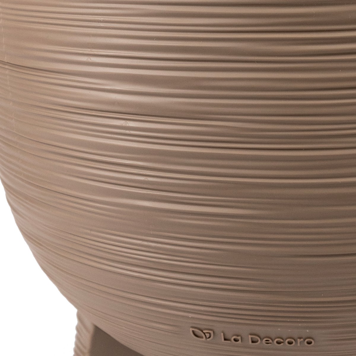Кашпо на ножках со вставкой Ля Декоро (пластик), D32xH24см, 9,8л, коричневый в интернет-магазине флористических аксессуаров Азалия Декор