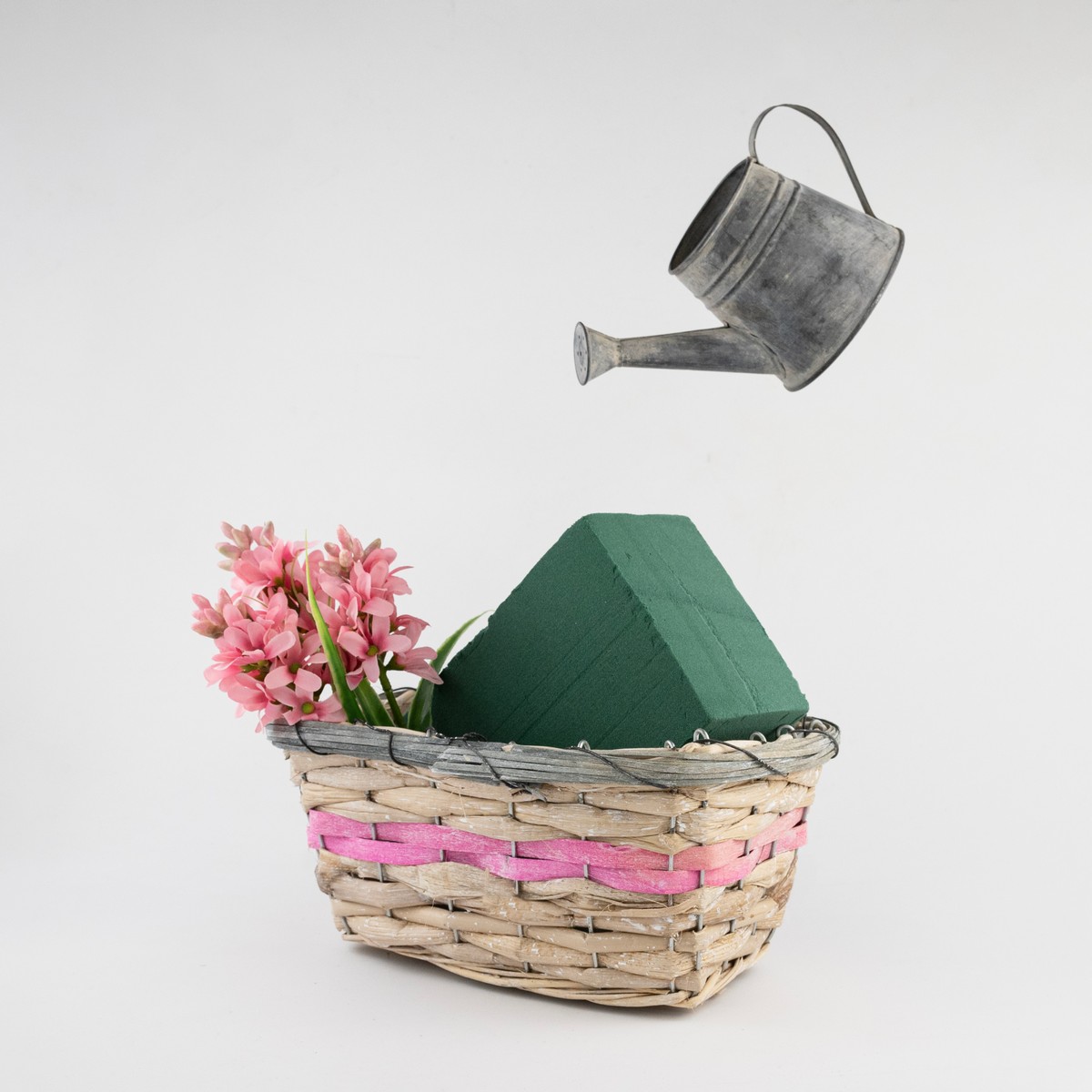 Кашпо плетеное прямоугольное (тростник), 23x15хH12см, натуральный/розовый в интернет-магазине флористических аксессуаров Азалия Декор