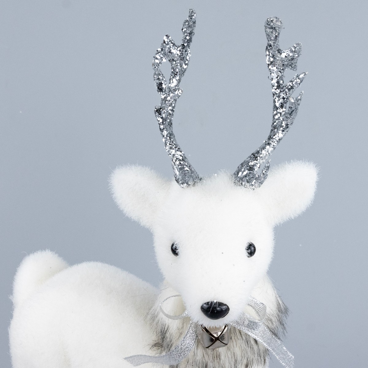 Сувенир Олень, Н37х20х11см, бел./серебр. в интернет-магазине флористических аксессуаров Азалия Декор
