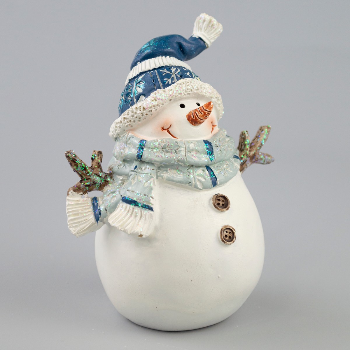 Сувенир Снеговик (полирезин), H11,5x8,5x6,5см, в асс., белый/голубой в интернет-магазине флористических аксессуаров Азалия Декор
