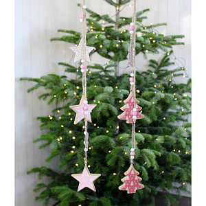 Украшение подвесное Звезды/Елочки (дерево), 6,5x57см, в асс., розовый в интернет-магазине флористических аксессуаров Азалия Декор