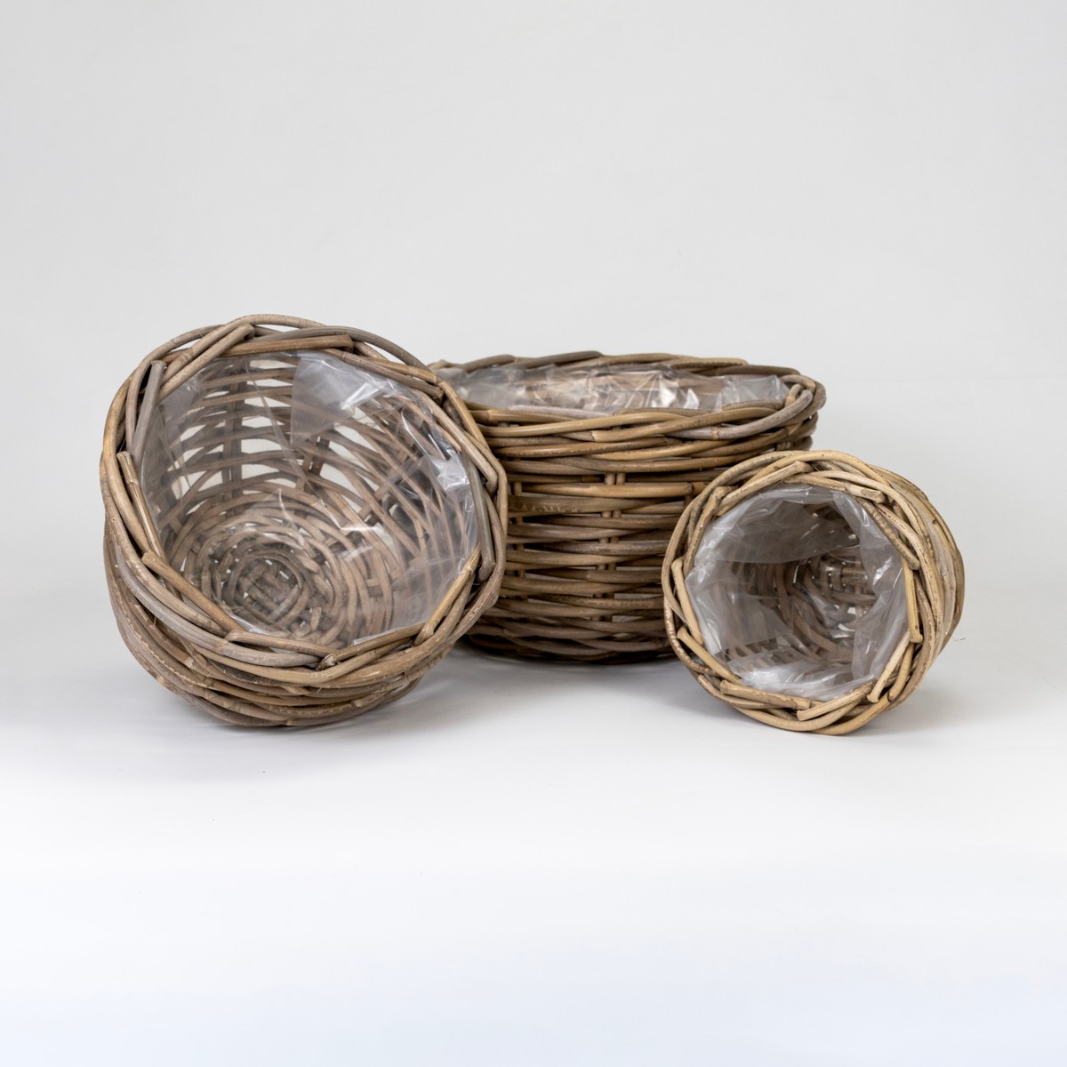 Набор кашпо плетеных 3шт. (ротанг), D35xH21см, серый в интернет-магазине флористических аксессуаров Азалия Декор