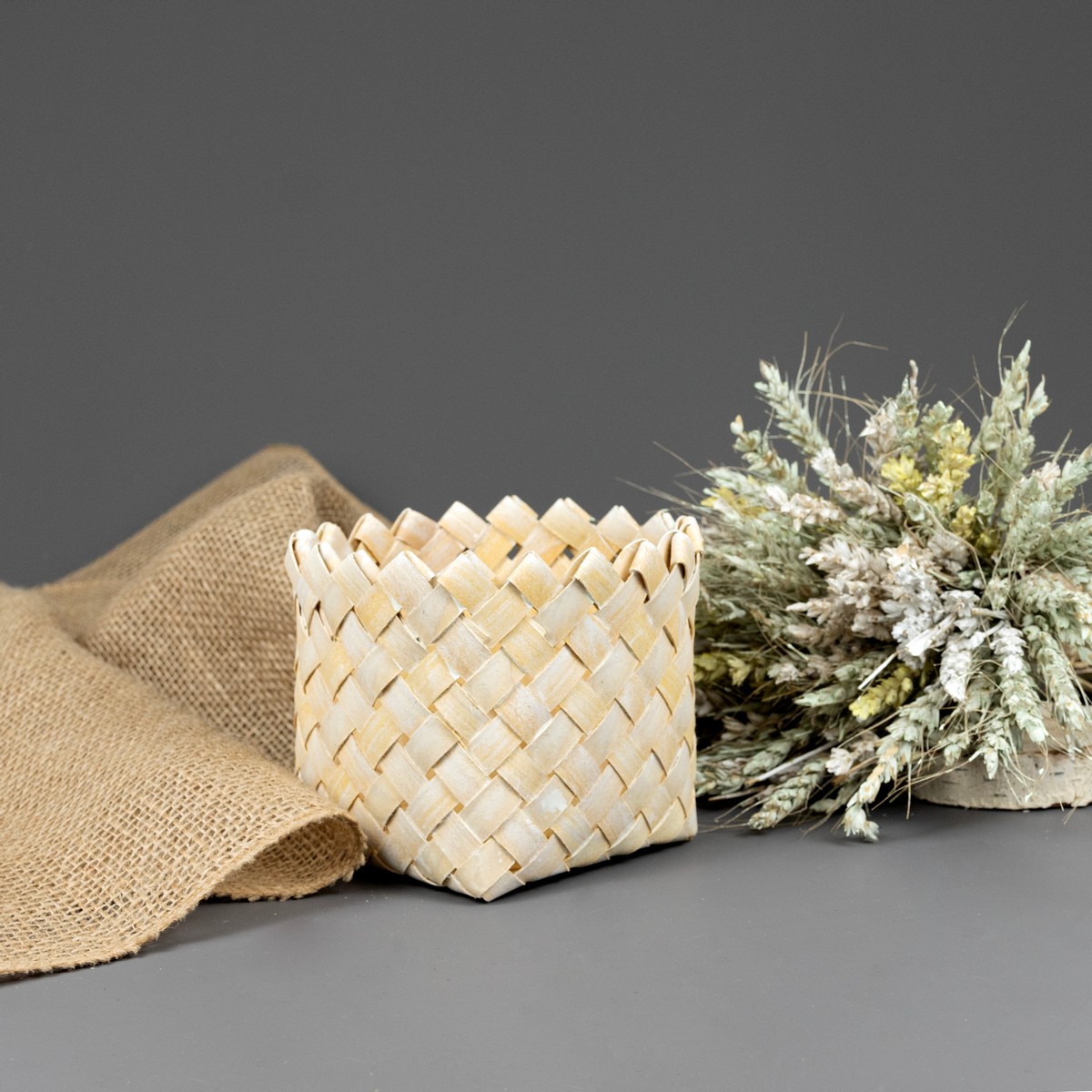 Кашпо плетеное, D14хН11,5см, оранжевый в интернет-магазине флористических аксессуаров Азалия Декор