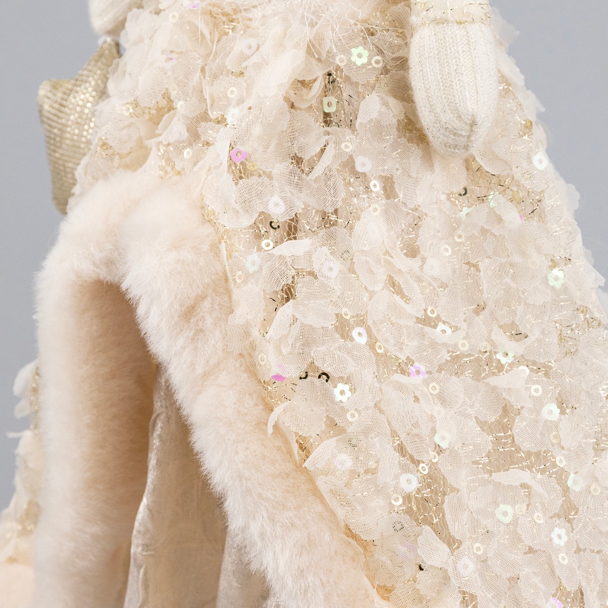 Сувенир Принцесса, Н47х27х22см, шампань в интернет-магазине флористических аксессуаров Азалия Декор