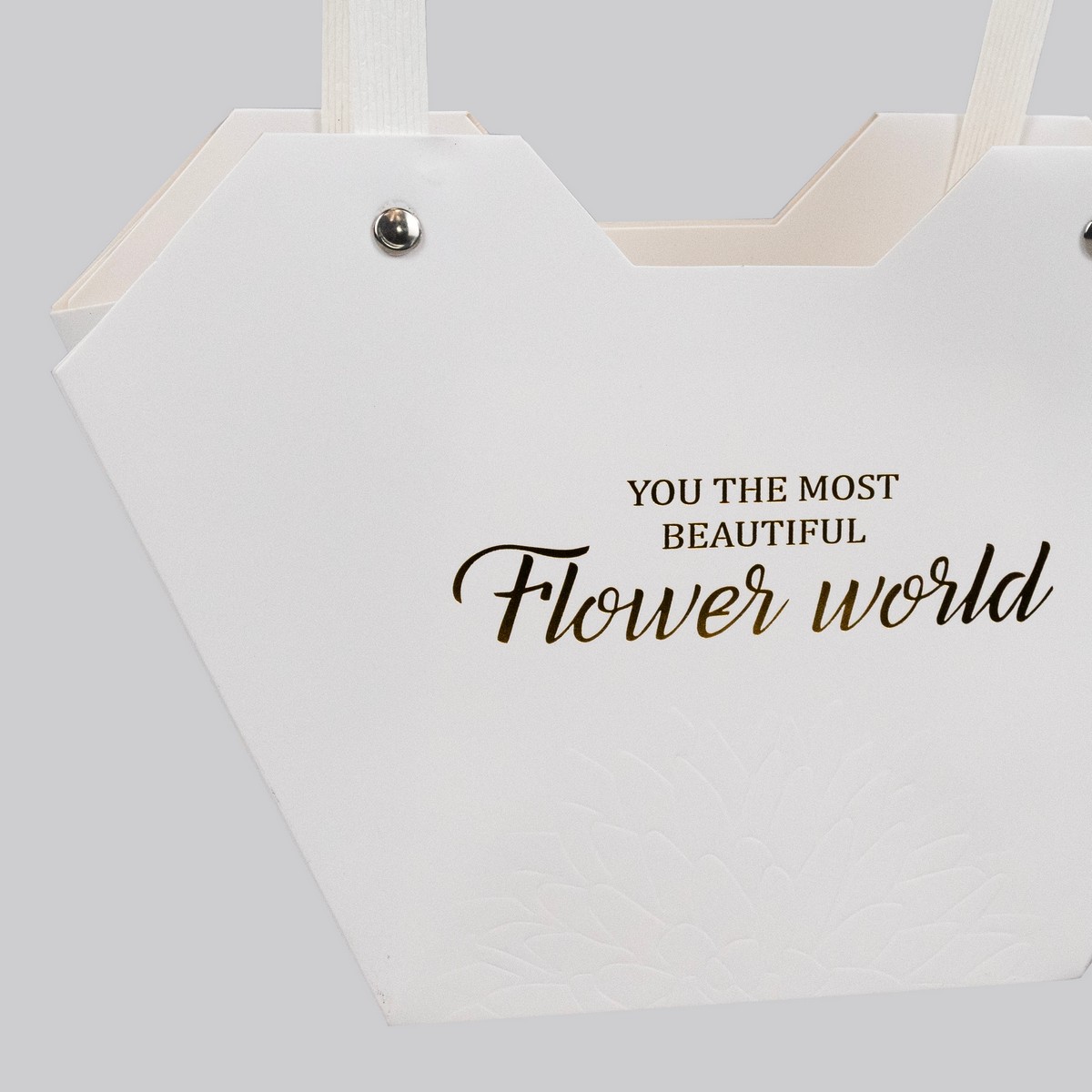 Пакет для цветов водостойкий Сердце (крафт), 23,4х9х15,5см (в уп. 10шт.), белый в интернет-магазине флористических аксессуаров Азалия Декор