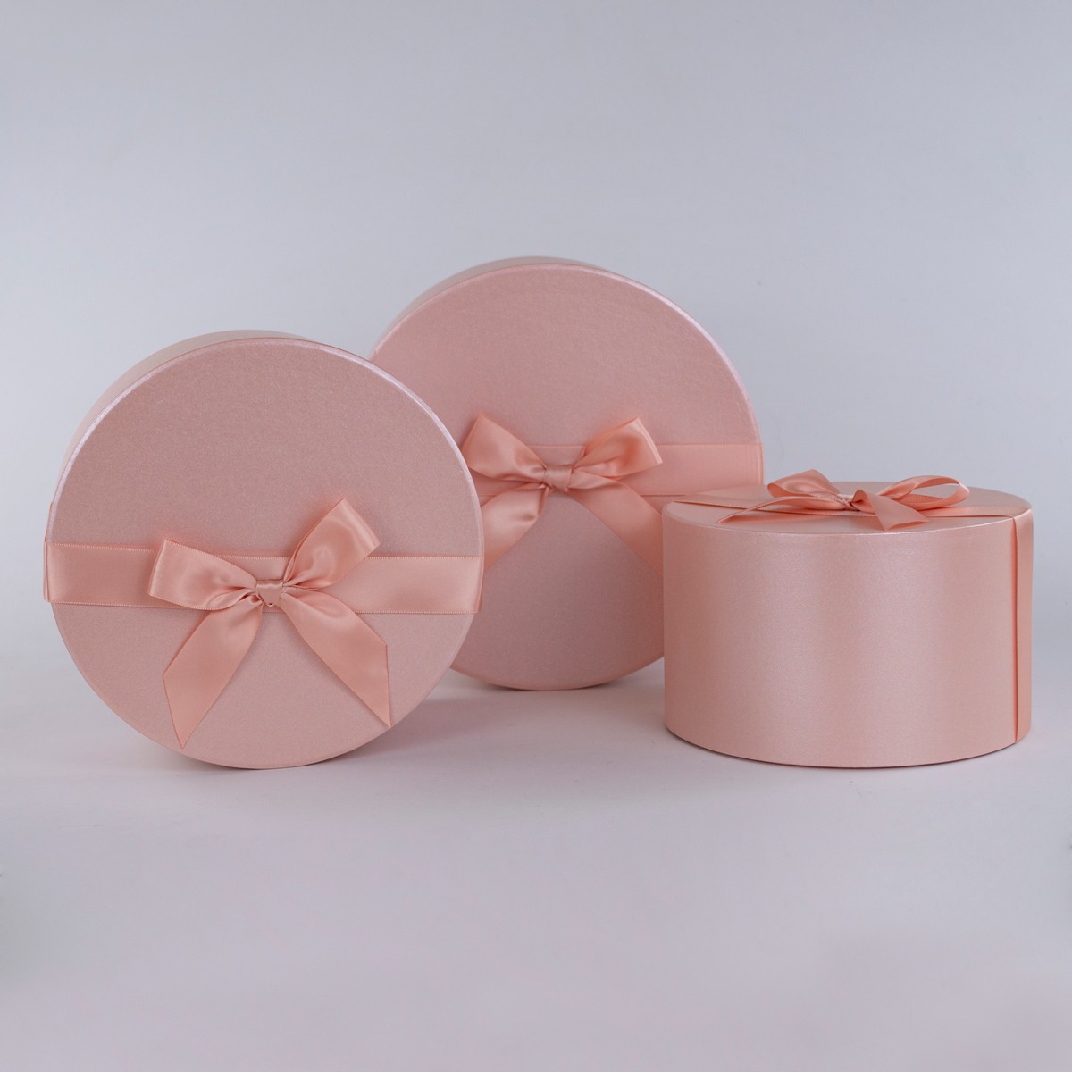 Набор коробок подарочных круглых 3шт. (картон), D21,5xH12см, розовый в интернет-магазине флористических аксессуаров Азалия Декор