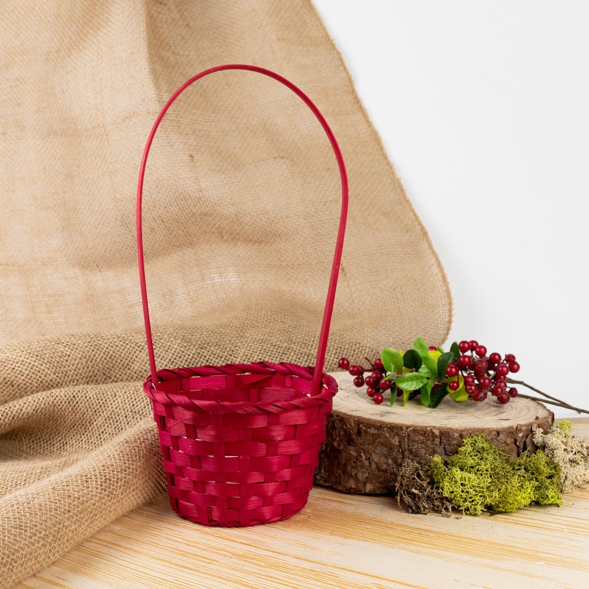 Корзина плетеная (бамбук), D13х9хH30см, красный в интернет-магазине флористических аксессуаров Азалия Декор