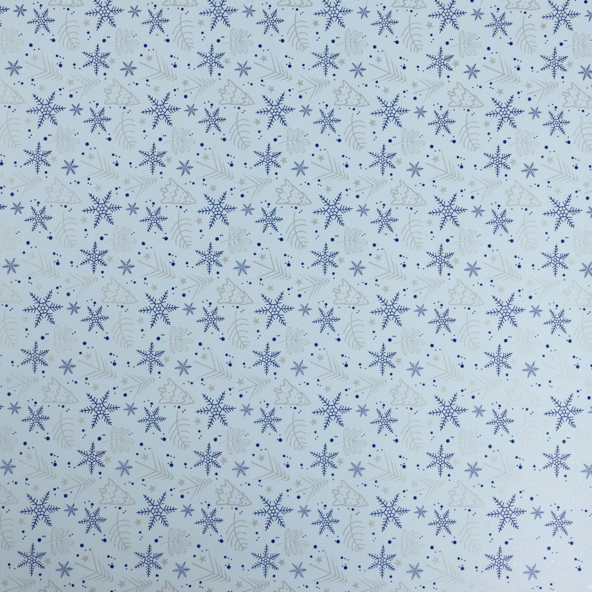 Бумага упаковочная крафт Елочки 60гр, 68 см 10 м, голубой/серебряный в интернет-магазине флористических аксессуаров Азалия Декор