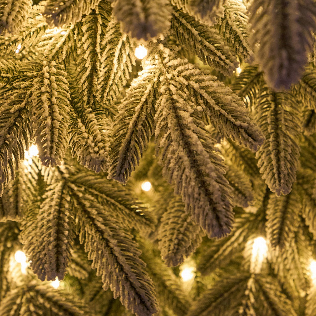 Ель искусственная заснеженная с лампочками Cамарская (PE), 2,4м, белый в интернет-магазине флористических аксессуаров Азалия Декор