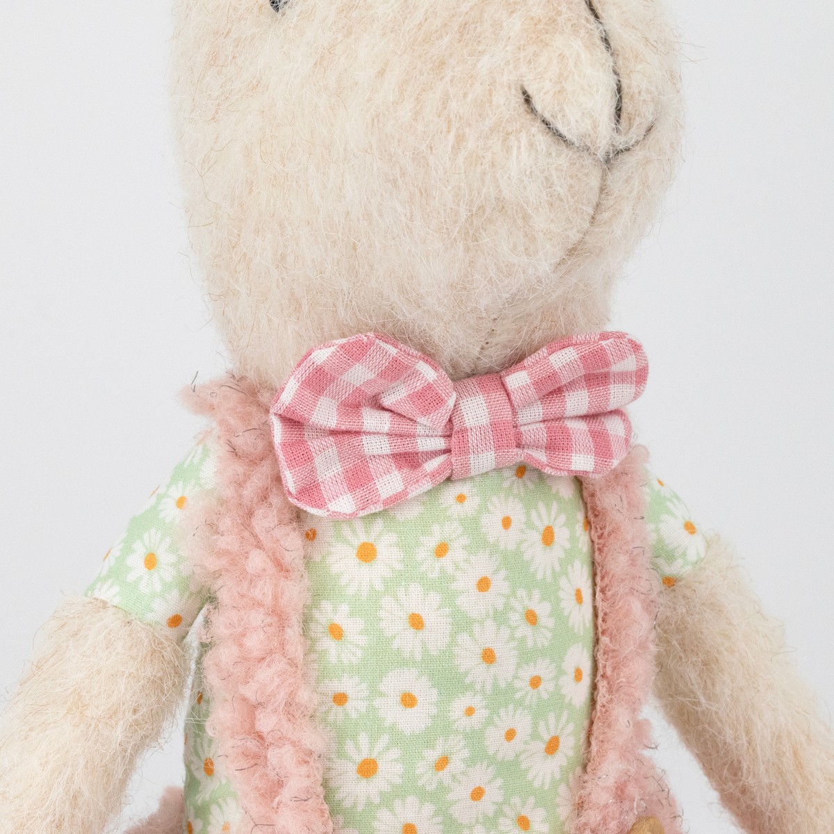 Сувенир Заяц (пенопласт/текстиль), H60x18х17см, кремовый/розовый в интернет-магазине флористических аксессуаров Азалия Декор