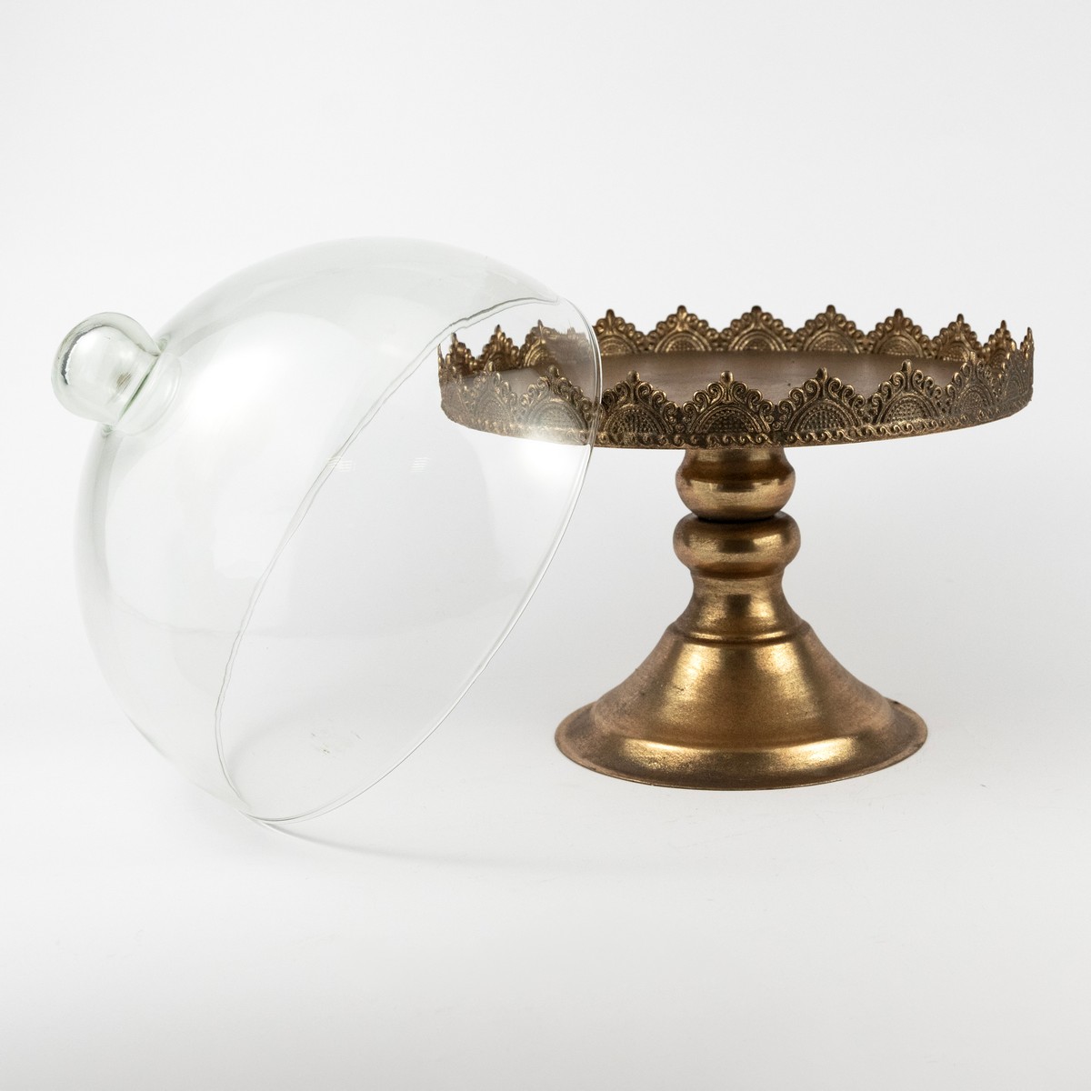 Блюдо на ножке с крышкой (металл/стекло), D21xH26см, золотой в интернет-магазине флористических аксессуаров Азалия Декор