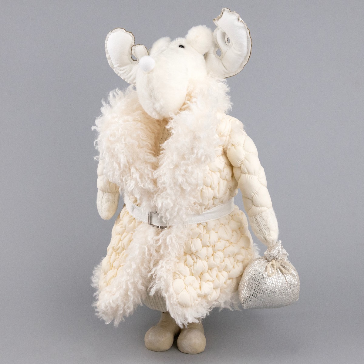 Сувенир Лось Мальчик, Н48х31,5х19см, кремовый в интернет-магазине флористических аксессуаров Азалия Декор