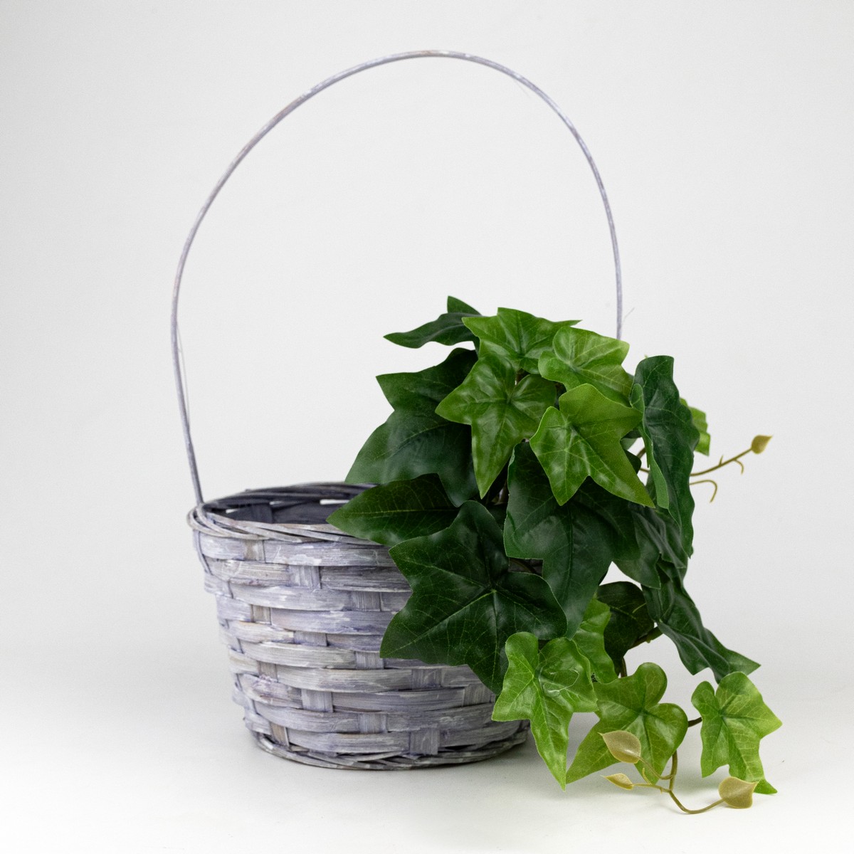 Корзина плетеная (бамбук), D16х10хH32см, сиреневый в интернет-магазине флористических аксессуаров Азалия Декор