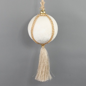 Украшение подвесное Шар с кисточкой, D8см, кремовый в интернет-магазине флористических аксессуаров Азалия Декор