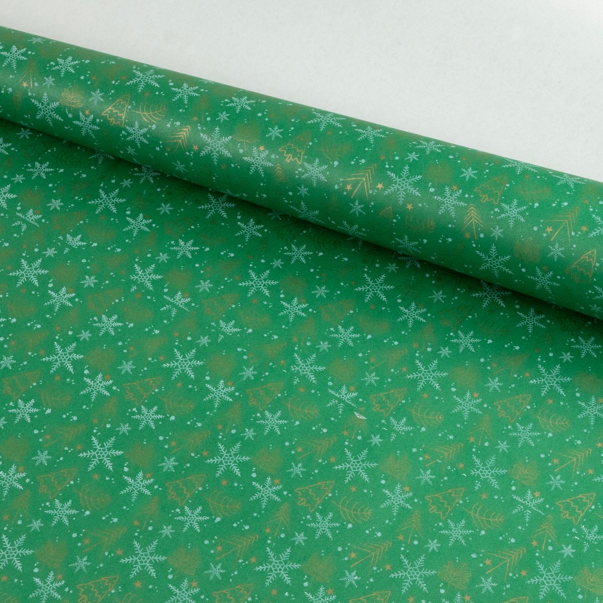 Бумага упаковочная крафт Елочки 60гр, 68 см 10 м, зеленый в интернет-магазине флористических аксессуаров Азалия Декор