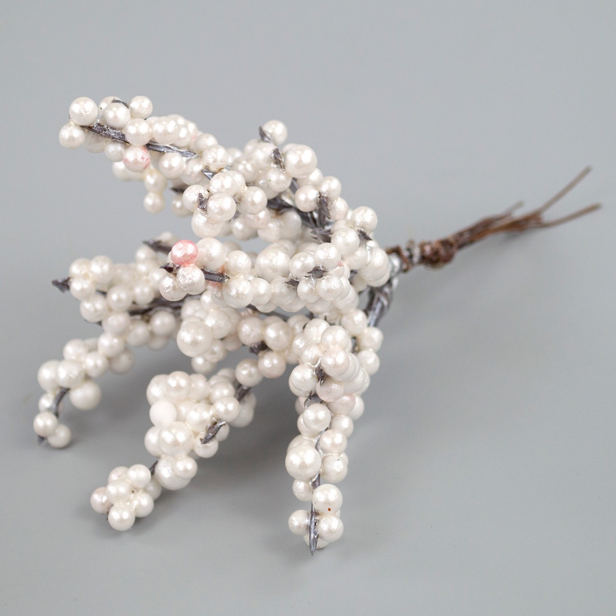 Набор веток с ягодами на вставках 6шт., L16см, белый в интернет-магазине флористических аксессуаров Азалия Декор