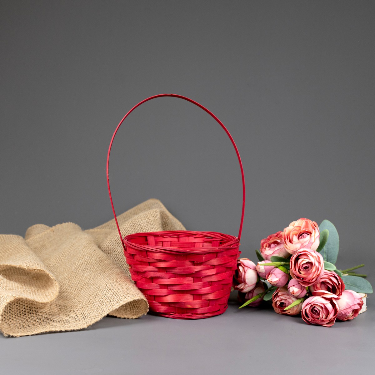 Корзина плетеная (бамбук), D16х10хH32см, красный в интернет-магазине флористических аксессуаров Азалия Декор