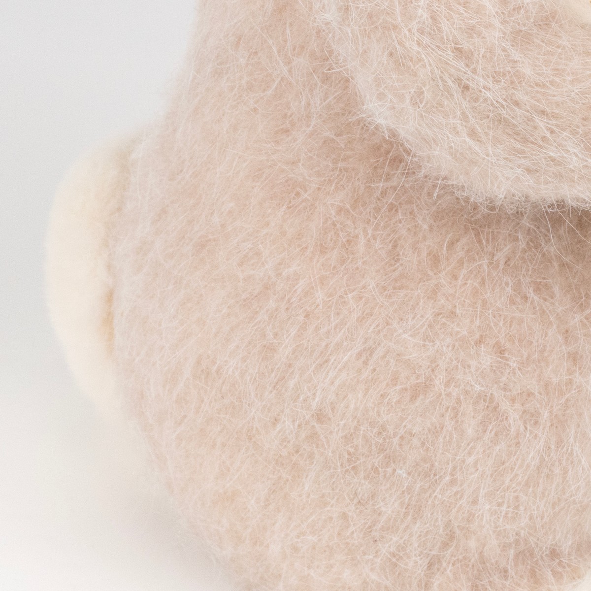 Сувенир Заяц (пенопласт/текстиль), H35x13x17см, кремовый в интернет-магазине флористических аксессуаров Азалия Декор