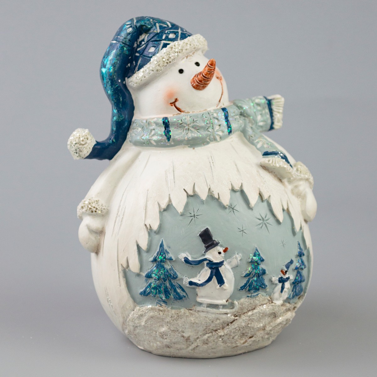 Сувенир Снеговик (полирезин), H13,5x10,5x9см, в асс., белый/голубой в интернет-магазине флористических аксессуаров Азалия Декор