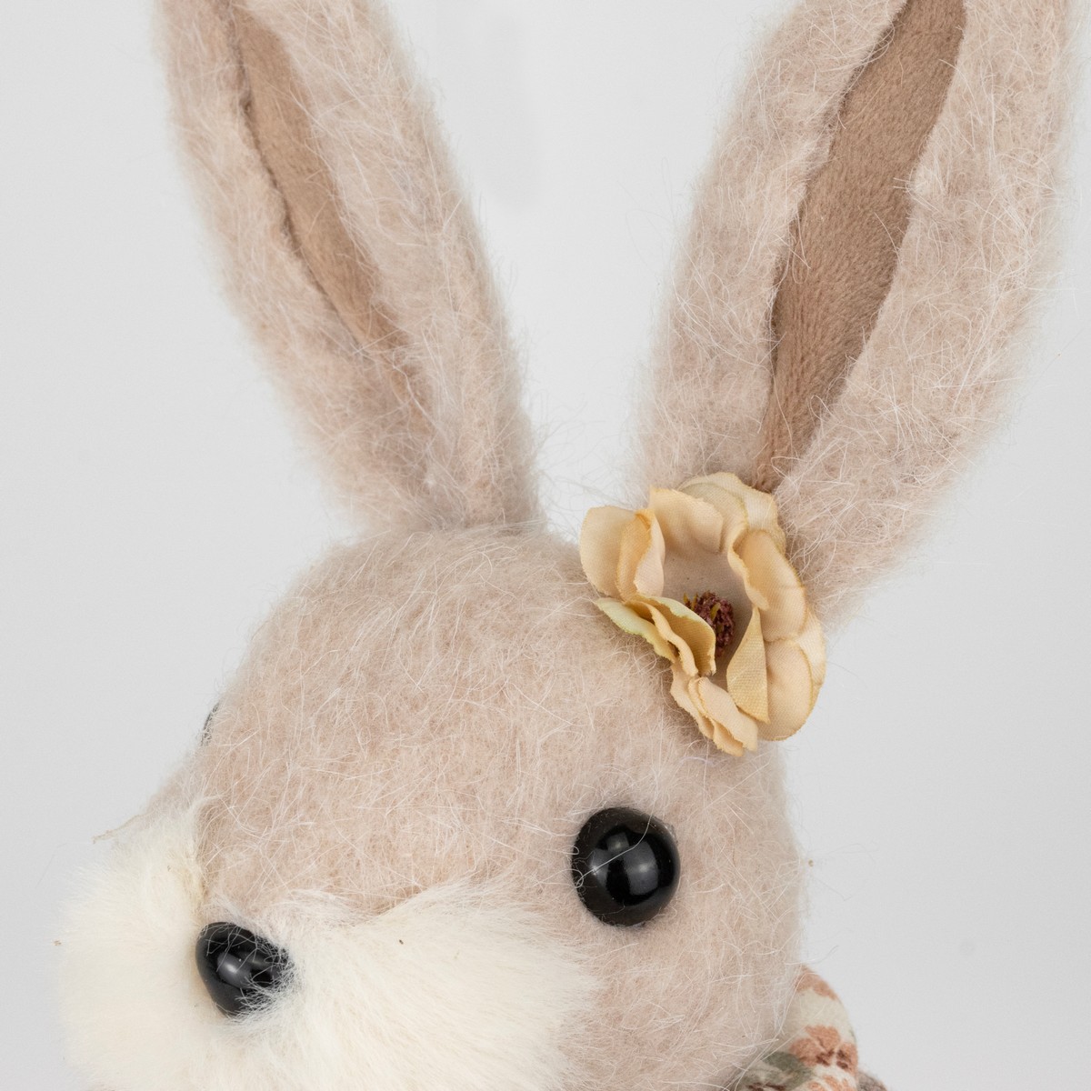 Сувенир Заяц (пенопласт/текстиль), H40x11х14см, кремовый в интернет-магазине флористических аксессуаров Азалия Декор