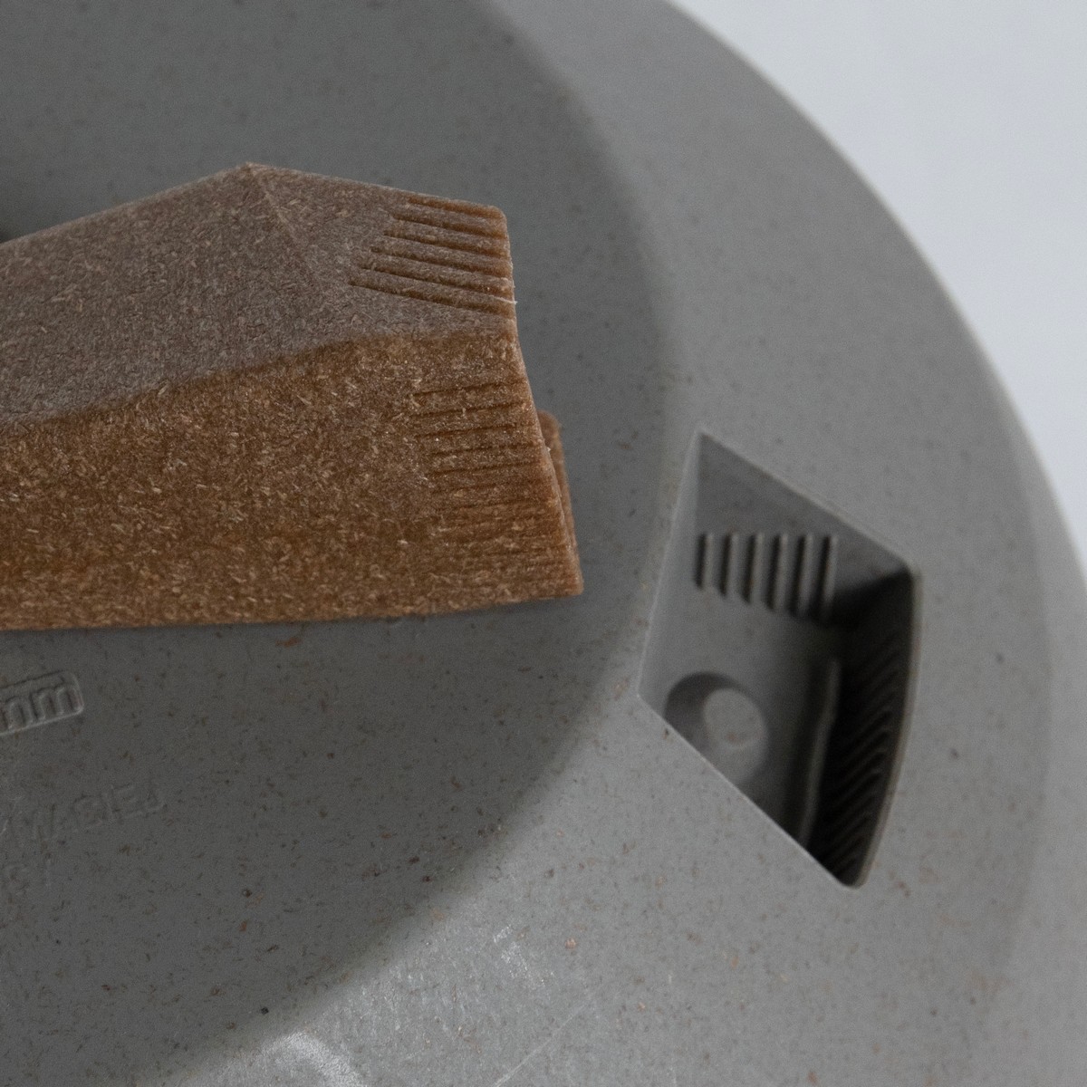 Кашпо Roma ECO на ножках (пластик), D29xH23, 9,3л., серый в интернет-магазине флористических аксессуаров Азалия Декор