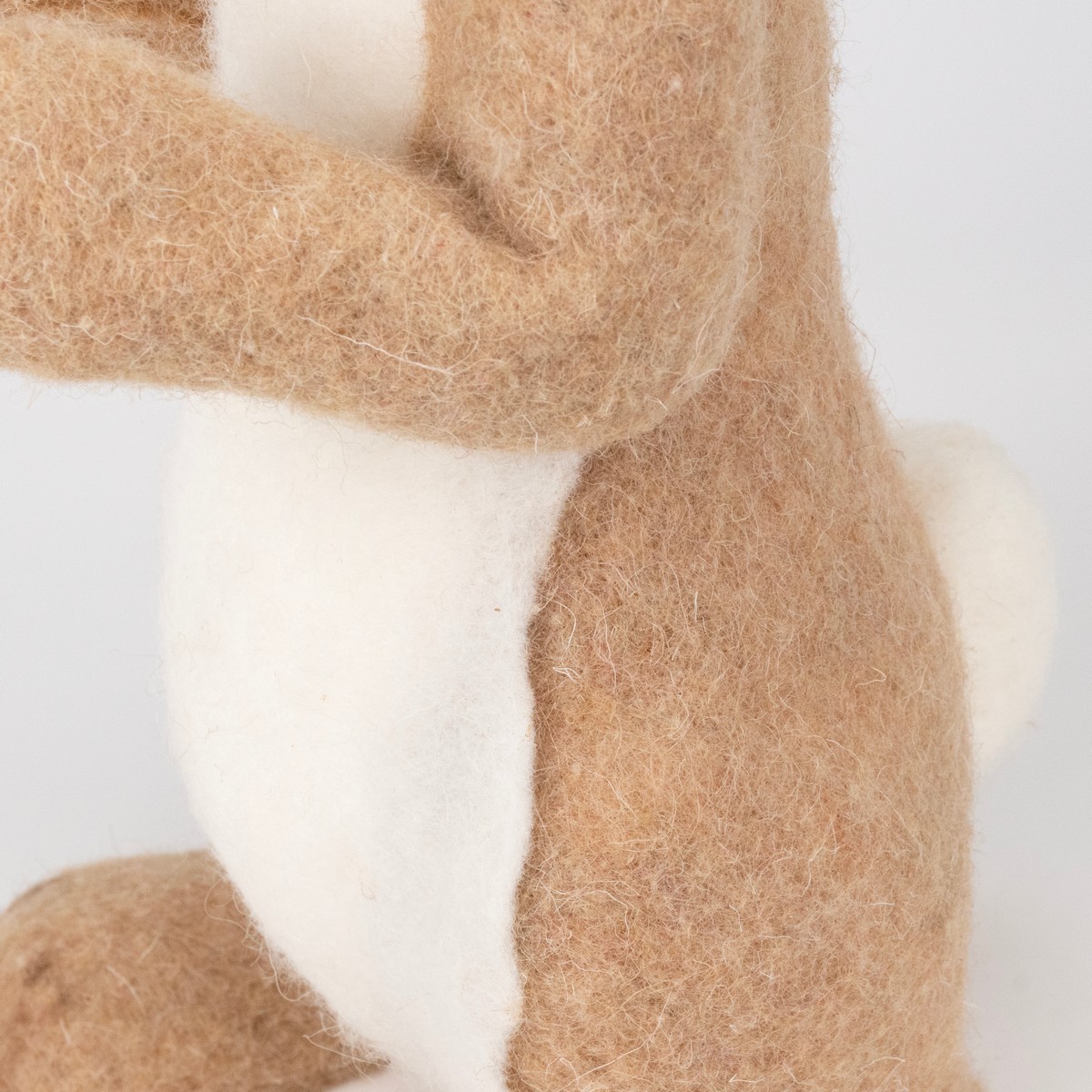 Сувенир Кролик (пенопласт/текстиль), H46x20x16см, коричневый/желтый в интернет-магазине флористических аксессуаров Азалия Декор