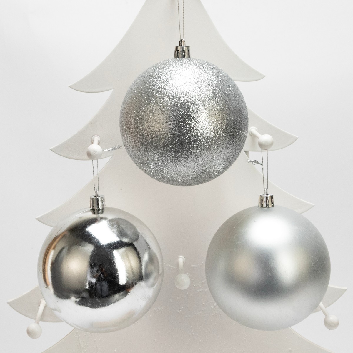 Набор шаров в тубе 3шт. (пластик), D10см, белый в интернет-магазине флористических аксессуаров Азалия Декор