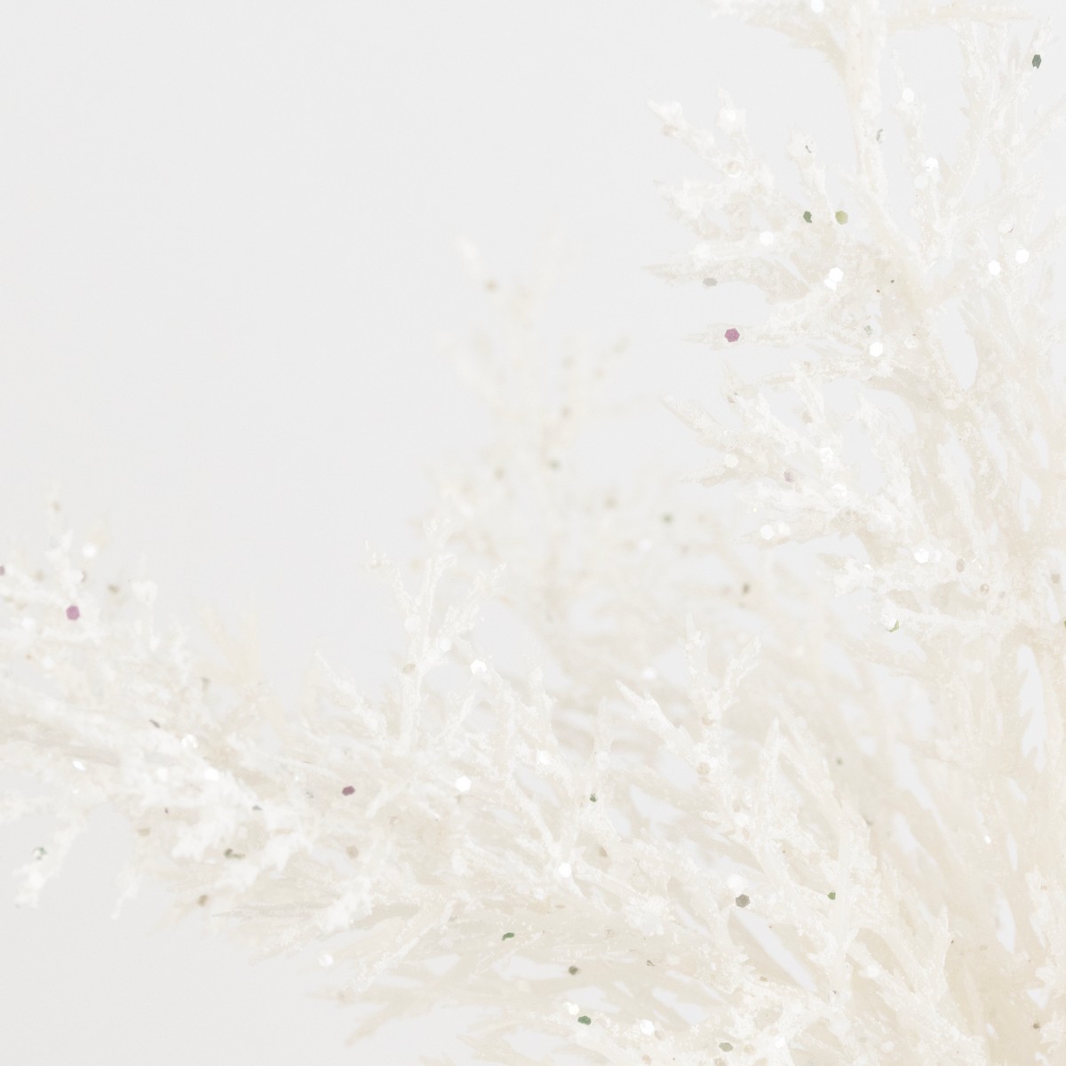 Ветка Туи, H32 см, белый в интернет-магазине флористических аксессуаров Азалия Декор