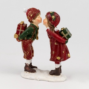 Сувенир Мальчик и девочка с подарками (полирезин), Н11,5х9,5х4см, красный в интернет-магазине флористических аксессуаров Азалия Декор