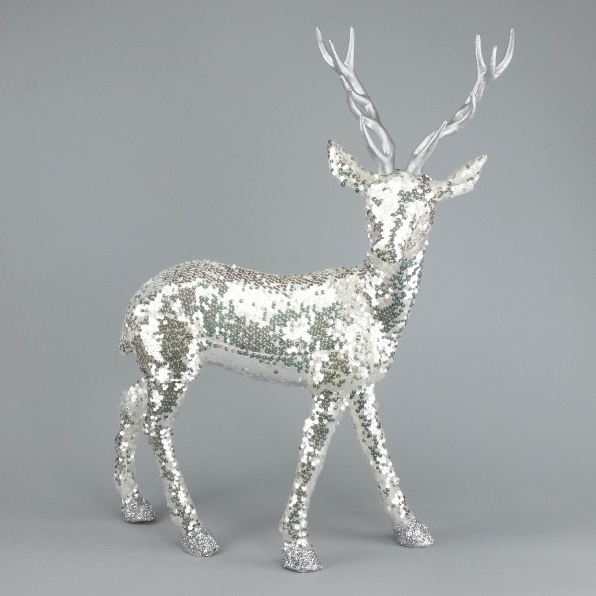 Сувенир Олень, Н54х43,5х20см, белый в интернет-магазине флористических аксессуаров Азалия Декор