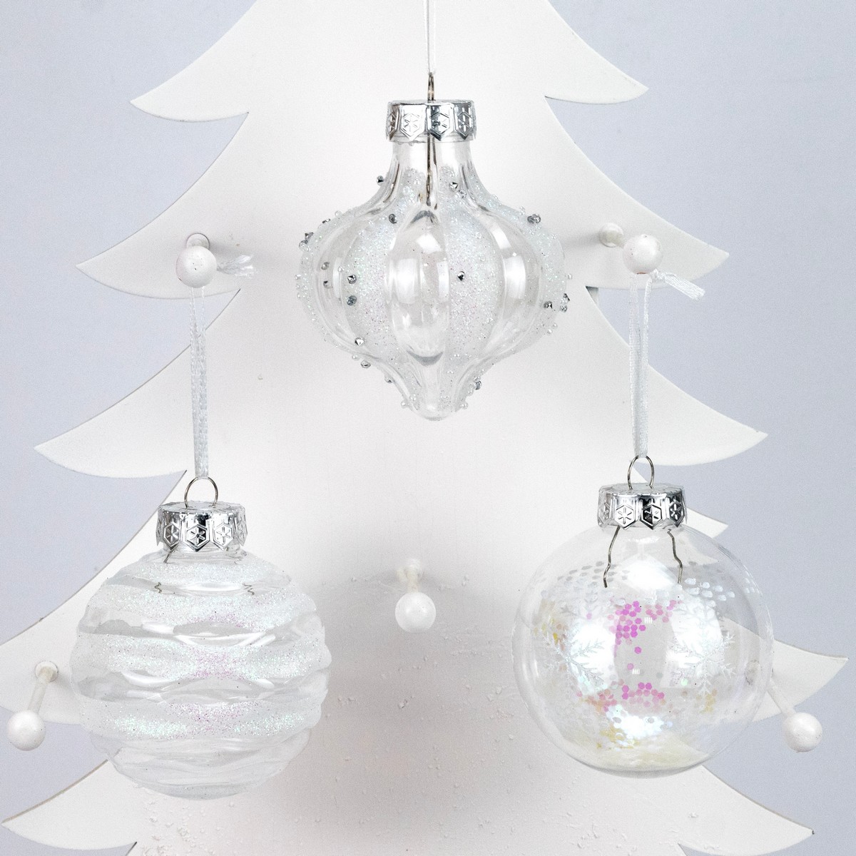 Набор шаров в тубе 9шт. (пластик), D8см, белый в интернет-магазине флористических аксессуаров Азалия Декор