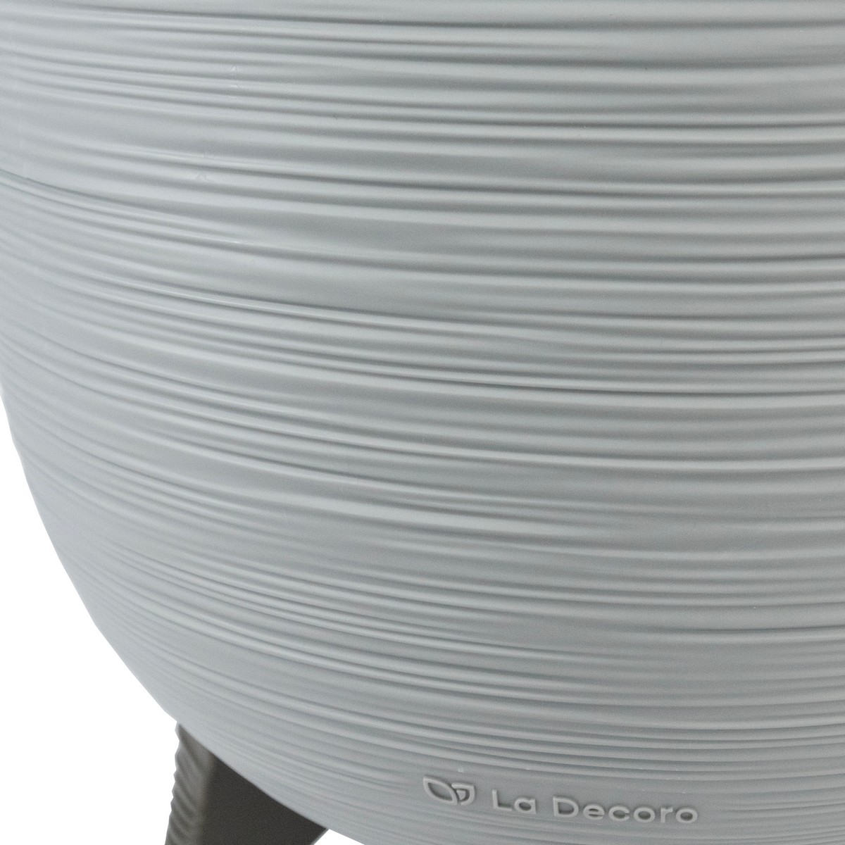 Кашпо на ножках со вставкой Ля Декоро (пластик), D32xH24см, 9,8л, серый в интернет-магазине флористических аксессуаров Азалия Декор