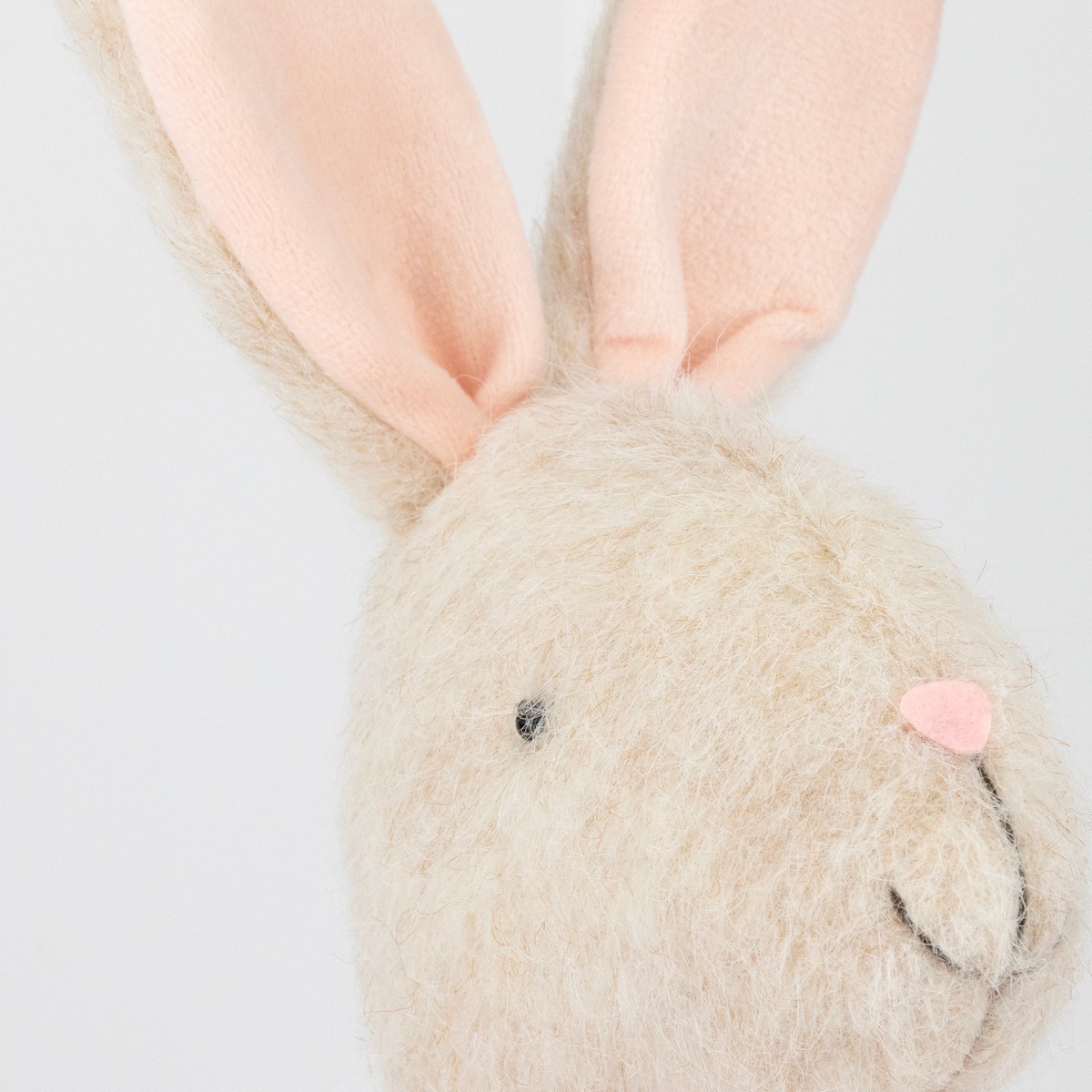 Сувенир Заяц (пенопласт/текстиль), H60x18х17см, кремовый/розовый в интернет-магазине флористических аксессуаров Азалия Декор