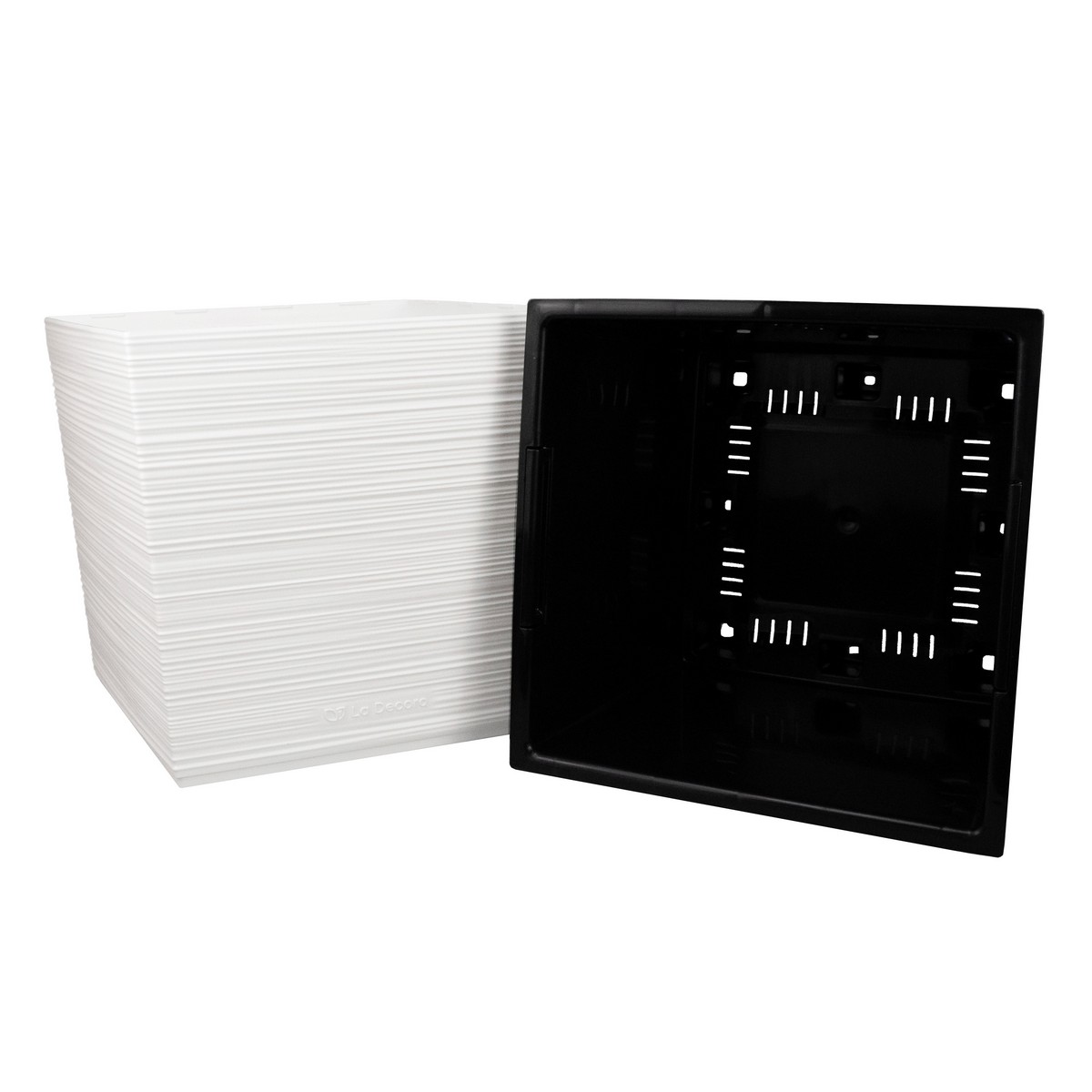 Кашпо квадратное со вставкой Ля Декоро (пластик), 32х32xH30,5см, 19л, белый в интернет-магазине флористических аксессуаров Азалия Декор