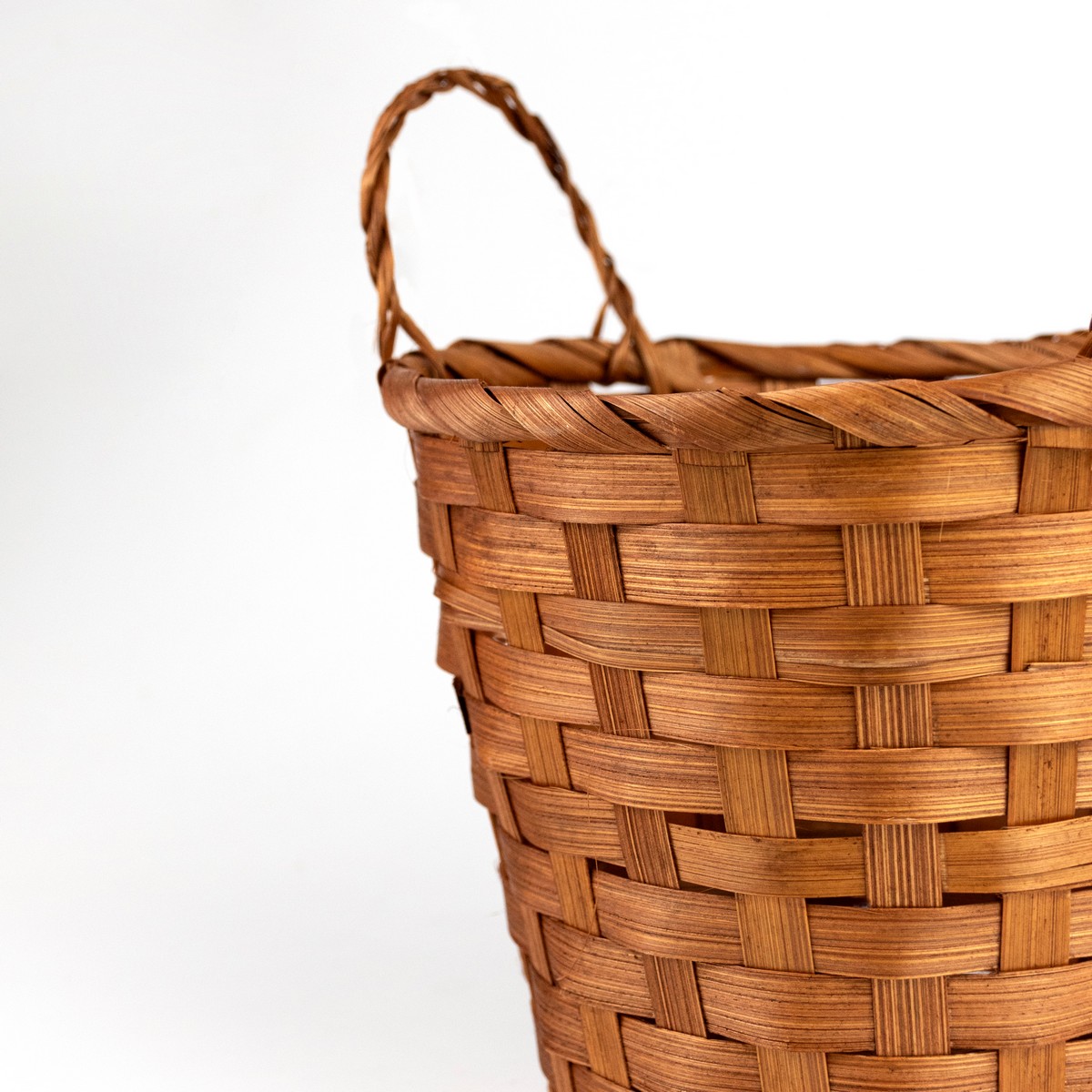 Кашпо плетеное (бамбук), D17хH15см, коричневый в интернет-магазине флористических аксессуаров Азалия Декор