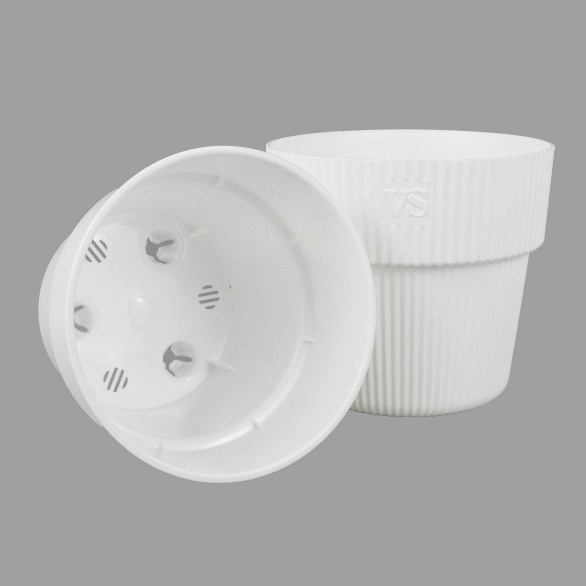 Кашпо со вставкой Алемар (пластик), D17xH16см, 2,4л, белый в интернет-магазине флористических аксессуаров Азалия Декор