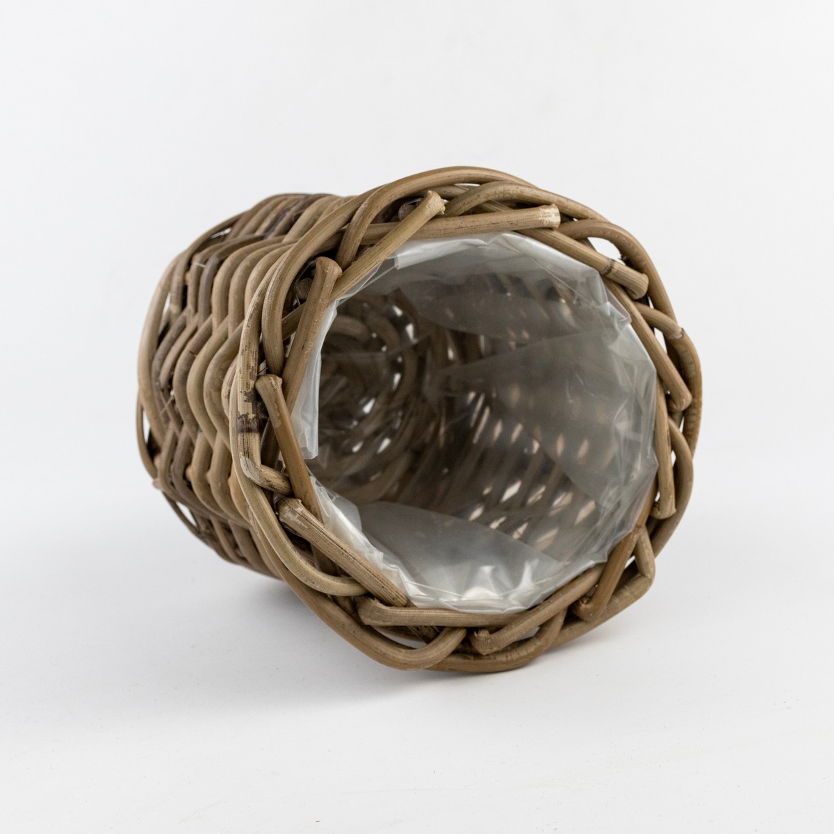 Кашпо плетеное (ротанг), D17хH15см, серый в интернет-магазине флористических аксессуаров Азалия Декор