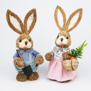 Сувенир Заяц Мальчик/Девочка (пенопласт/трава), H35см, в асс., коричневый в интернет-магазине флористических аксессуаров Азалия Декор