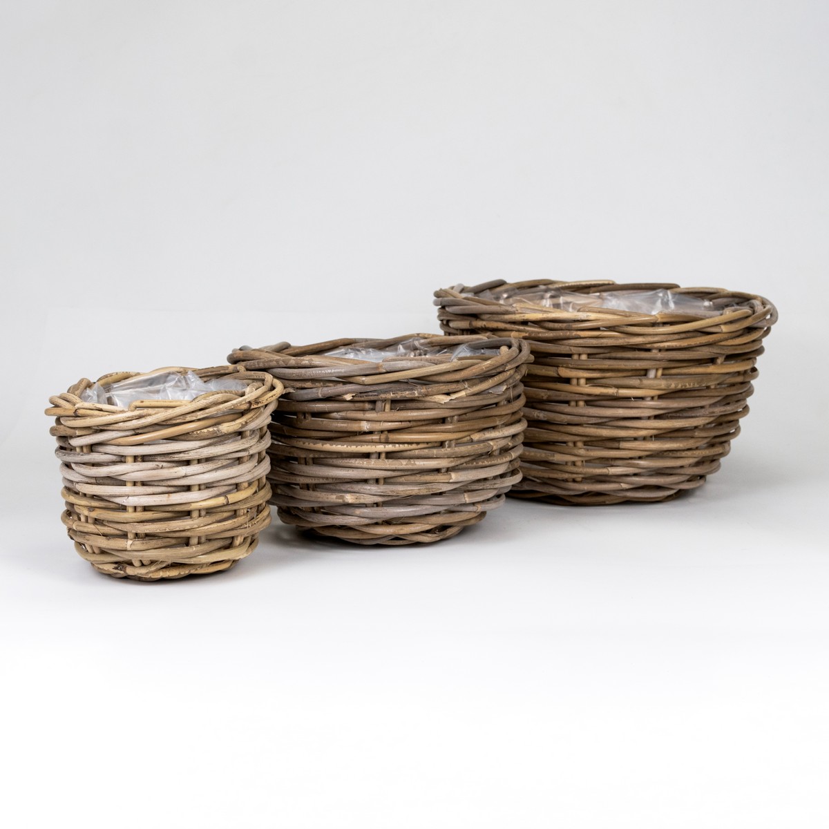 Набор кашпо плетеных 3шт. (ротанг), D35xH21см, серый в интернет-магазине флористических аксессуаров Азалия Декор