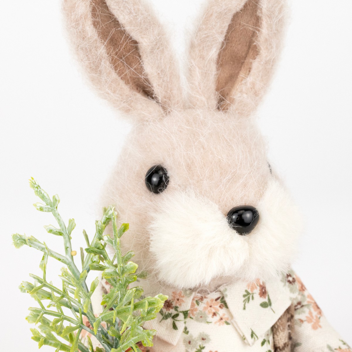 Сувенир Заяц (пенопласт/текстиль), H29x11x10см, кремовый/коричневый в интернет-магазине флористических аксессуаров Азалия Декор