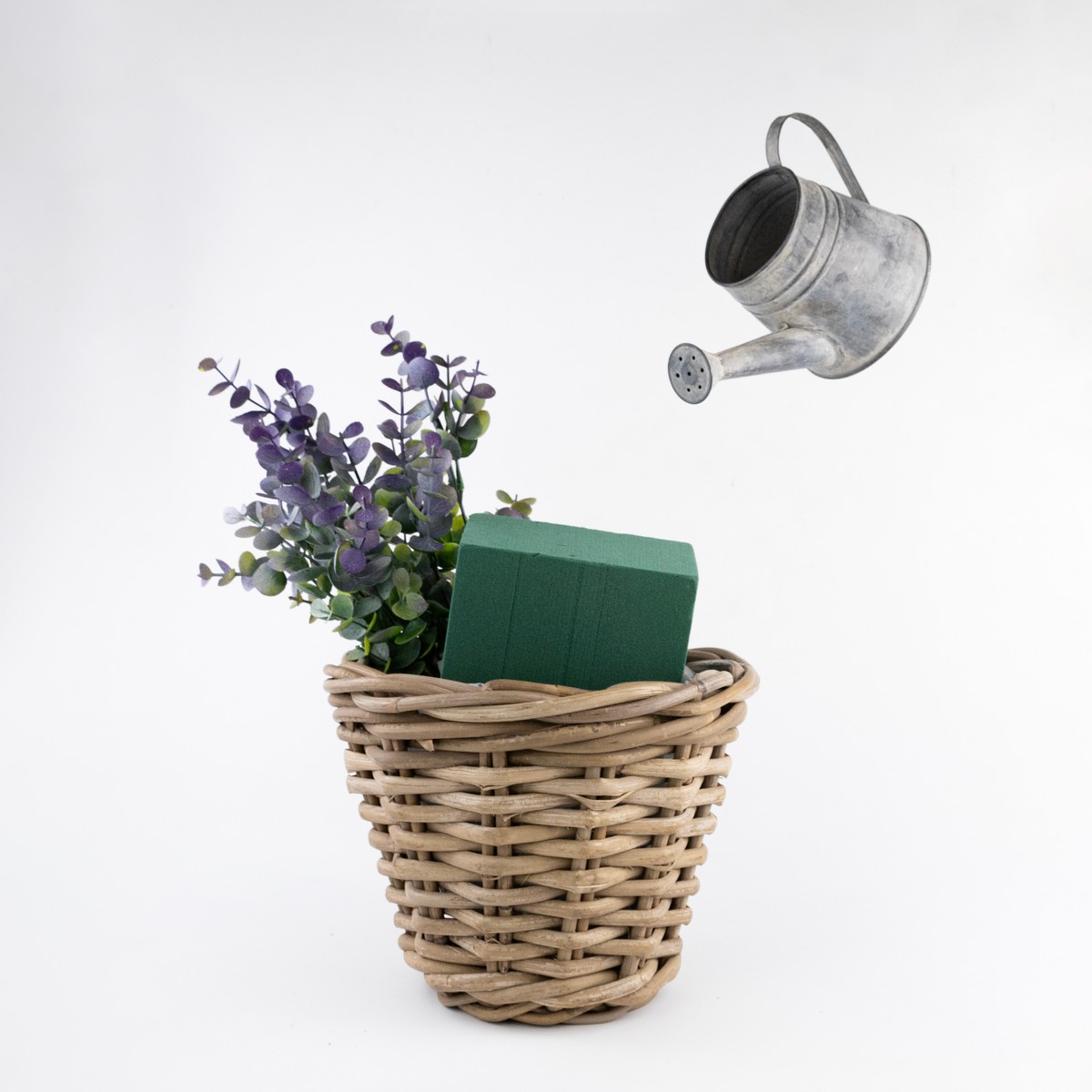 Кашпо плетеное (ротанг), D20хH17см,серый в интернет-магазине флористических аксессуаров Азалия Декор