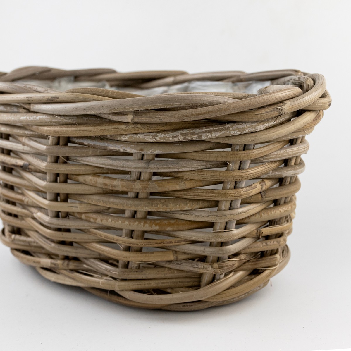 Кашпо плетеное (ротанг),30х17хН15см, серый в интернет-магазине флористических аксессуаров Азалия Декор