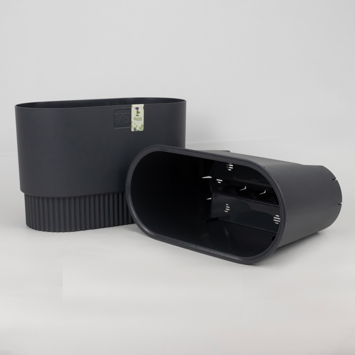 Кашпо со вставкой Бостон (пластик), 29x15xH19,5см, 7л, антрацитовый в интернет-магазине флористических аксессуаров Азалия Декор