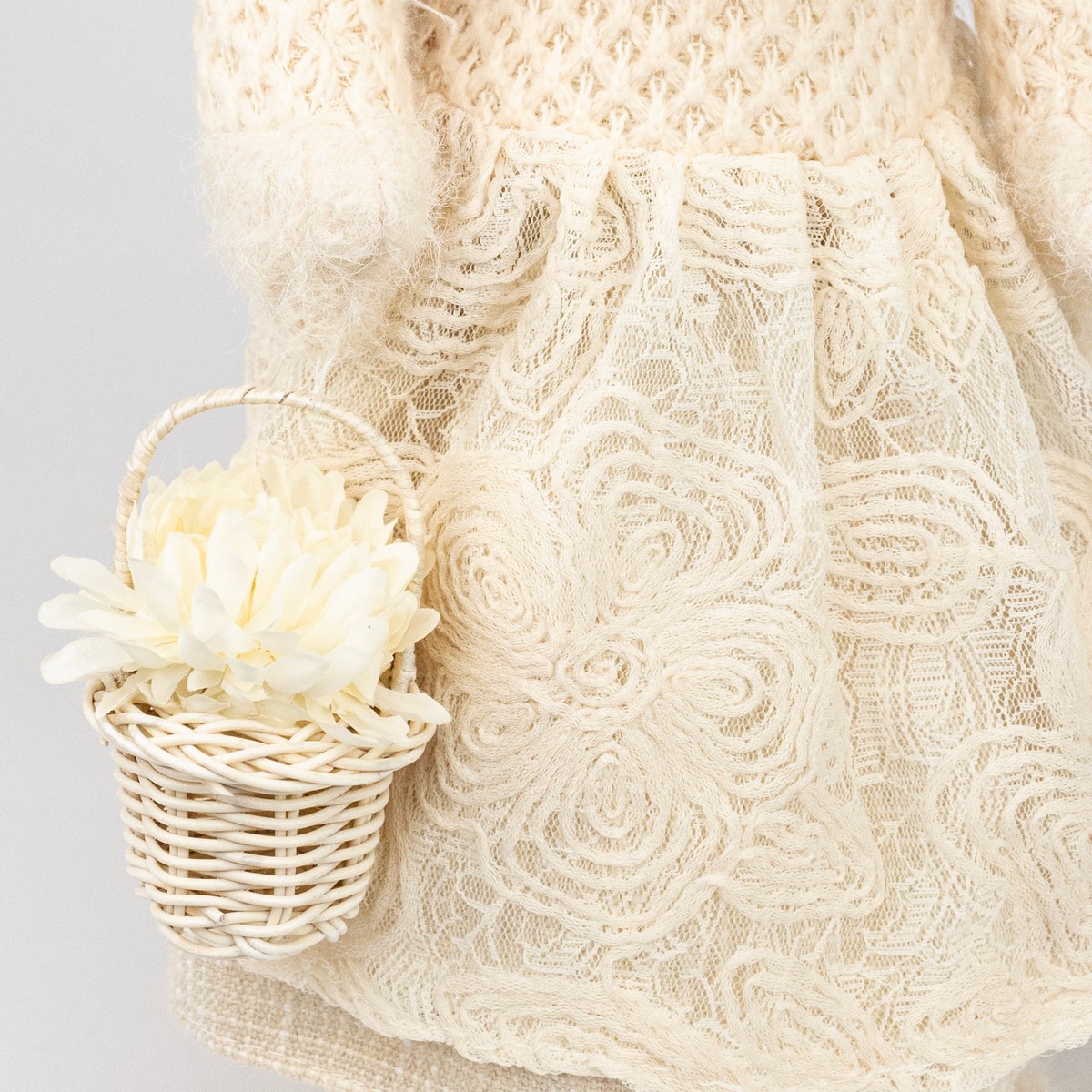 Сувенир Кролик девочка, H60x29x16,5см, кремовый в интернет-магазине флористических аксессуаров Азалия Декор