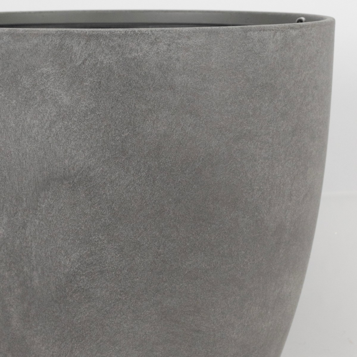 Кашпо Замша (бетон), D30xH28см, 13л, серый в интернет-магазине флористических аксессуаров Азалия Декор